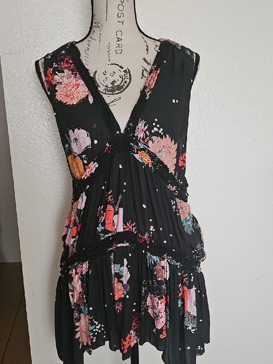 Free People Tops - Free People Gray Floral V-Neck Tiered Top